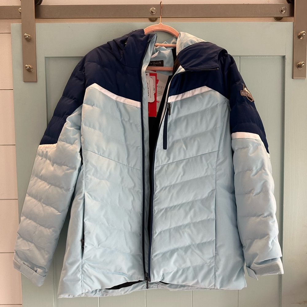 NWT Spyder women’s size large winter coat. Smoke free, pet friendly home.